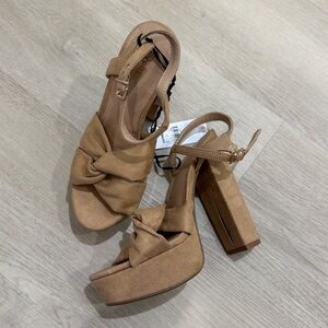 BNWT Express Spring/Summer Tan Heels